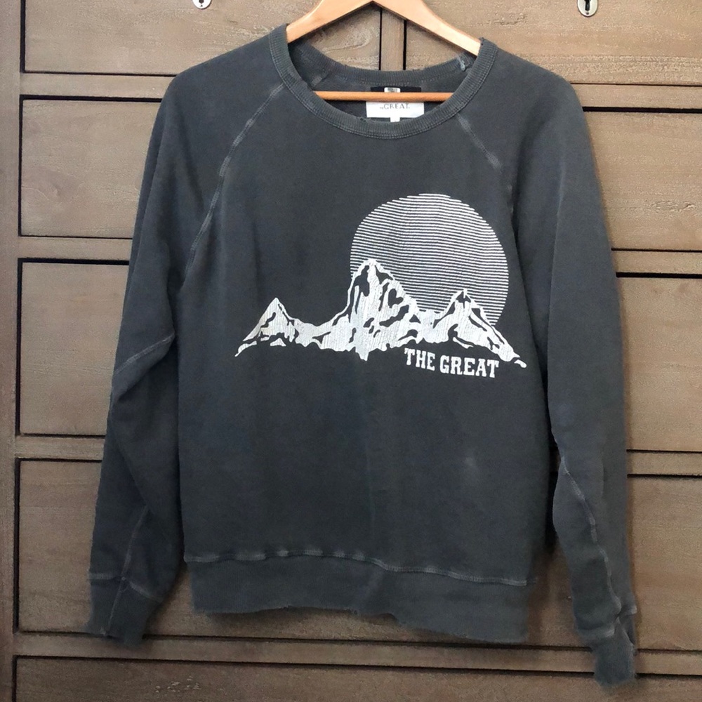 THE GREAT. Charcoal Gray Mountain Graphic Crewneck Sweatshirt with White Print
